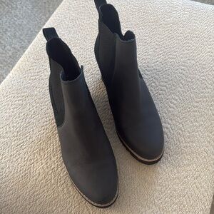 Tom’s Wedge Bootiee Sz 10
